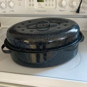 Vintage enamelware/granite large roasting pan with lid and handles. 16” x 12”